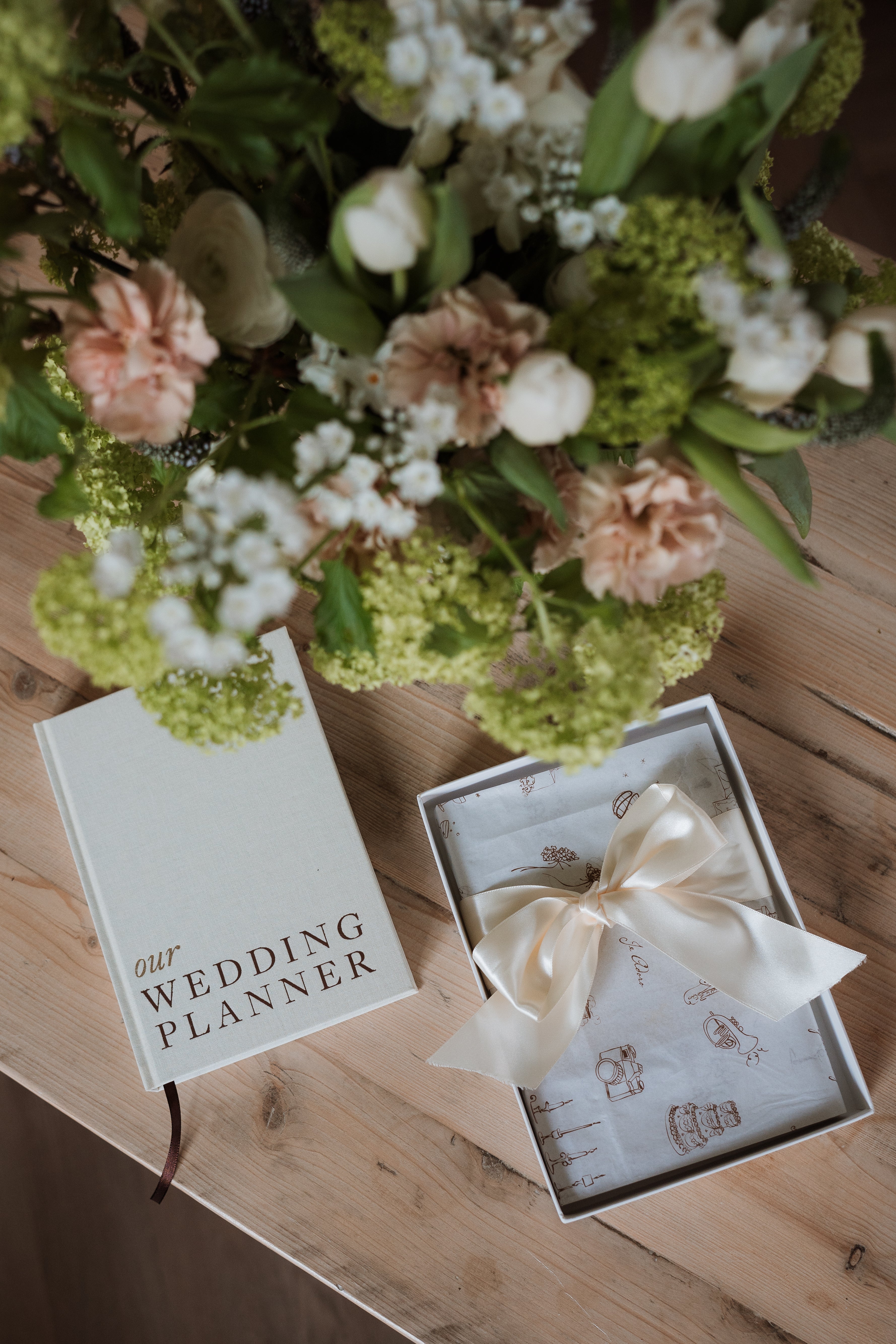 Wedding Planner and gift box